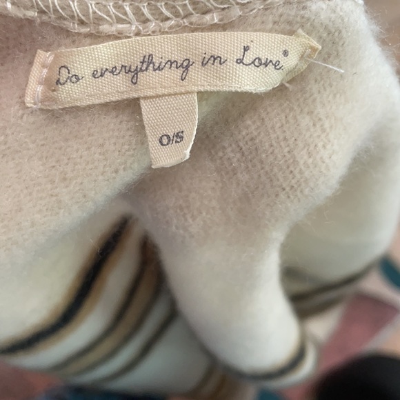 Beautiful plaid poncho o/s “Do Everything in Love” - Picture 6 of 6